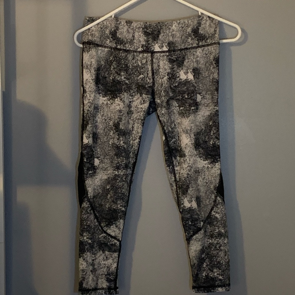 splatter design capri leggings - Picture 2 of 4